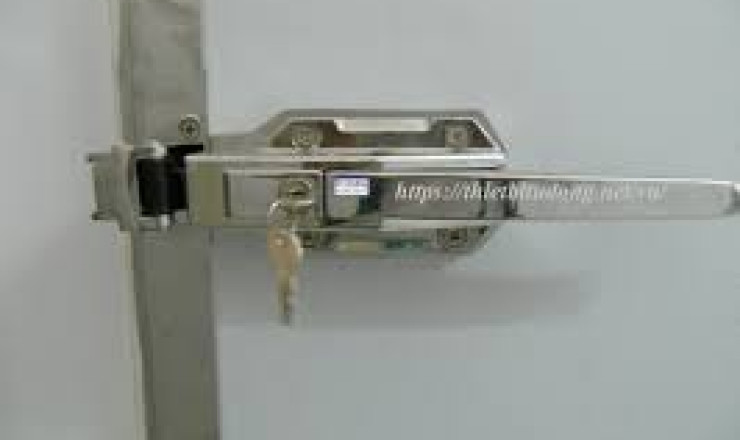   Khóa cửa kho lạnh